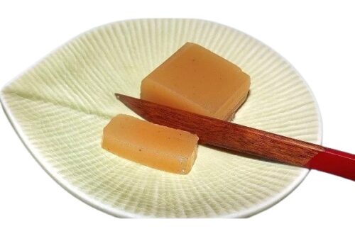 kuchenmesser rot zerteilt süßigkeit