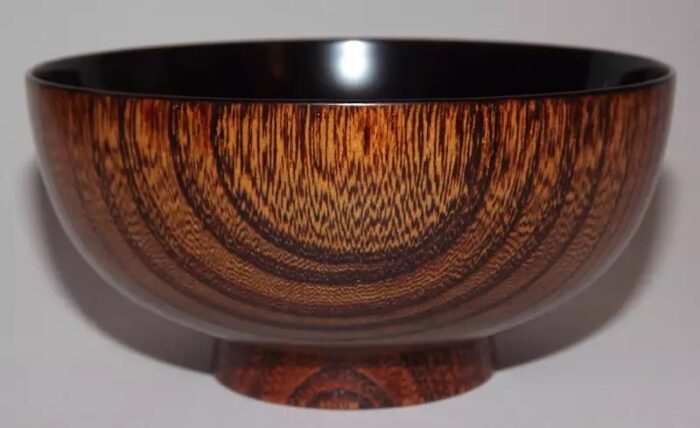 urushi lackbowl tenuri kuro seitenansicht holzmaserung