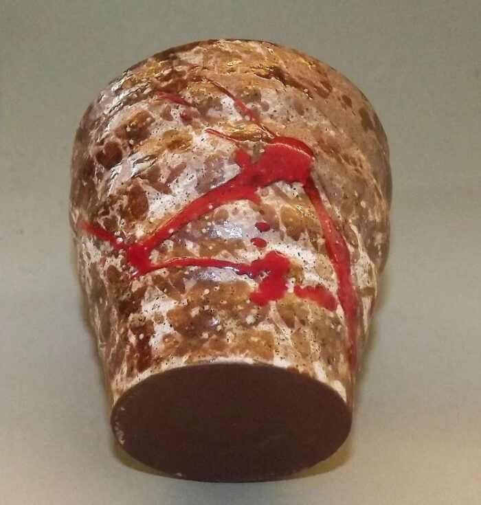 becher-fudeakai-roter-pinselstrich-ansicht-von-schraeg-unten