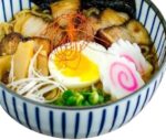 narutomaki bowl mit zwei scheiben drin