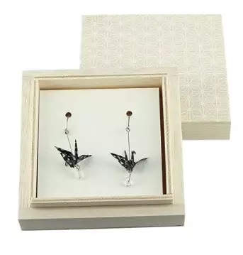 ohrschmuck tsuru box von innen