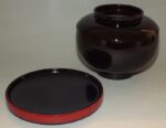 lack deckel bowl sanbu kuro mit deckel geschlossen und tellerchen daneben