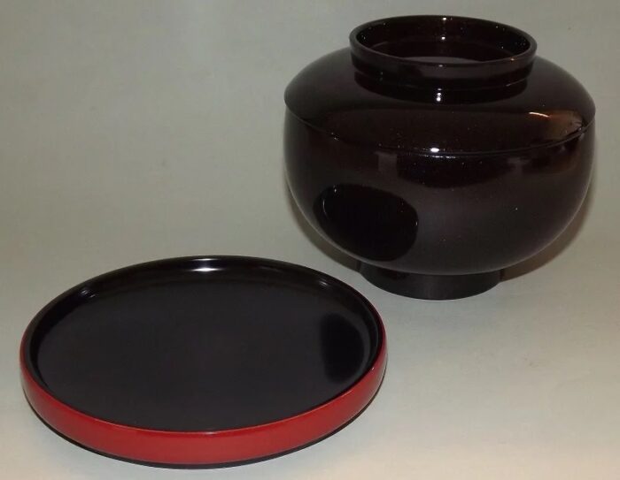 lack deckel bowl sanbu kuro mit deckel geschlossen und tellerchen daneben