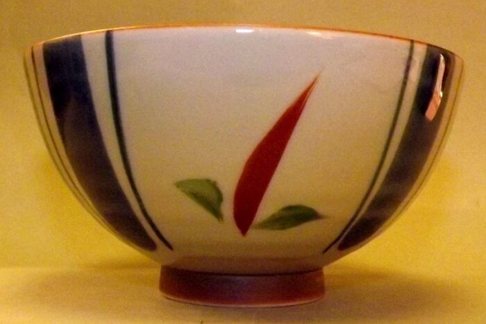 Keramik-Set 5 Bowls Irodori im Holzregal 9