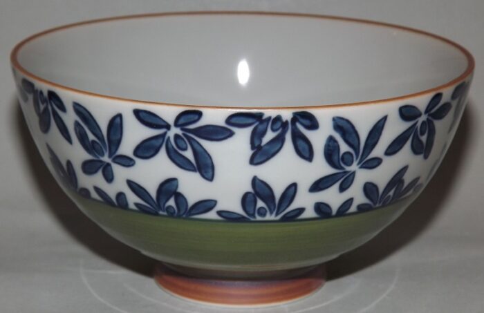 Keramik-Set 5 Bowls Irodori im Holzregal 4