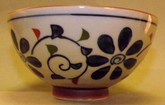 Keramik-Set 5 Bowls Irodori im Holzregal 3