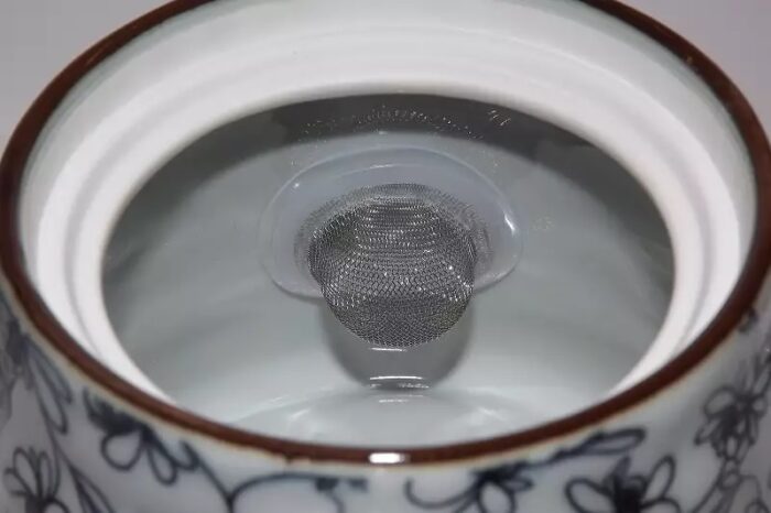 teekanne mit tassen hanadekor tüllensieb