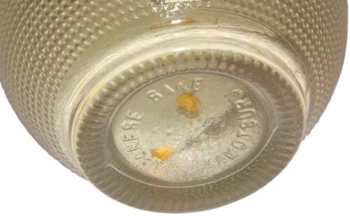 sake daiginjo tokusei kin flasche unterseite mit goldflocken