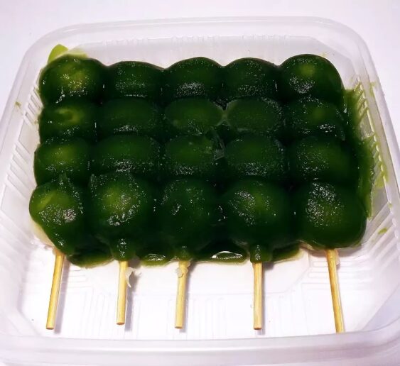 matcha dango fünf spieße in ausgepackt