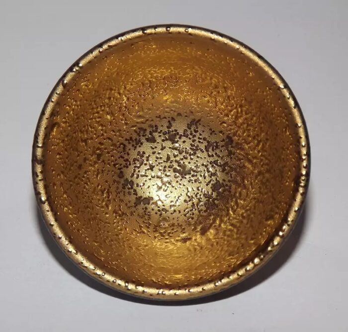 sake set kinkuro. schale innenansicht gold