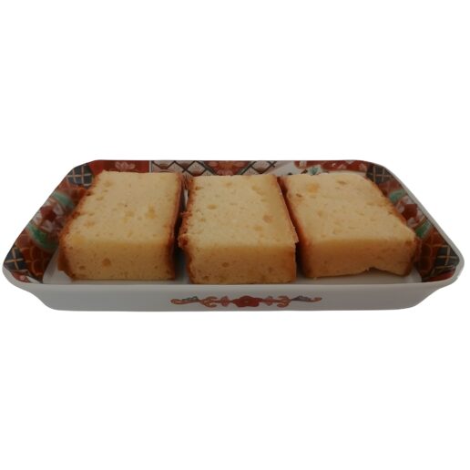 sakuraseika lemon castella drei stück auuf teller